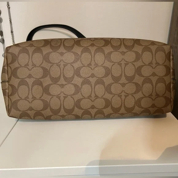 Coach Gallery Tote/Tan and Black/Signature Canvas - Picture 7 of 12